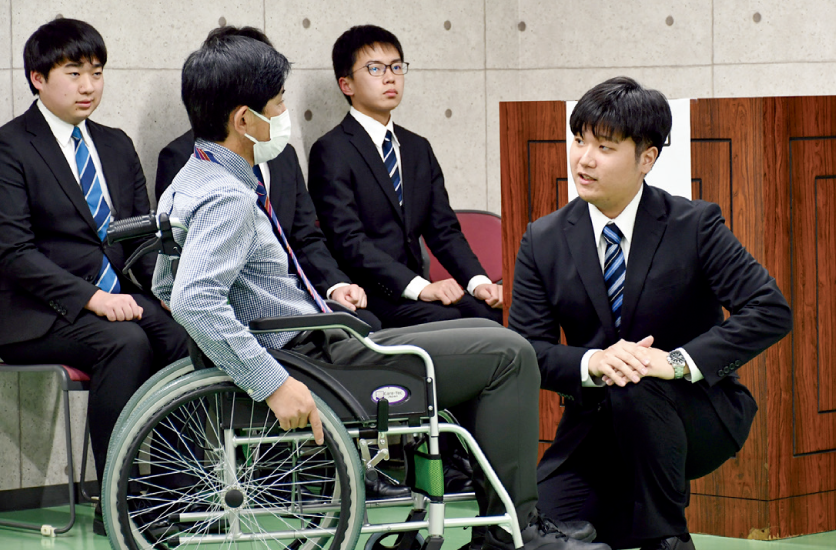 現場のプロが審査する「駅接客サービスコンテスト」02
