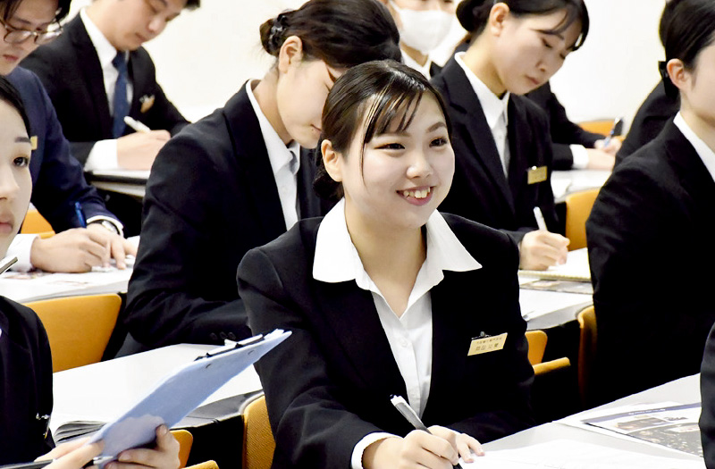 業界EXPOに参加する学生