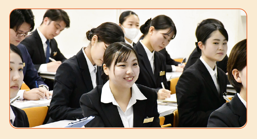 多数の学内のオリジナルイベントを開催。全国の一流審査員が参加